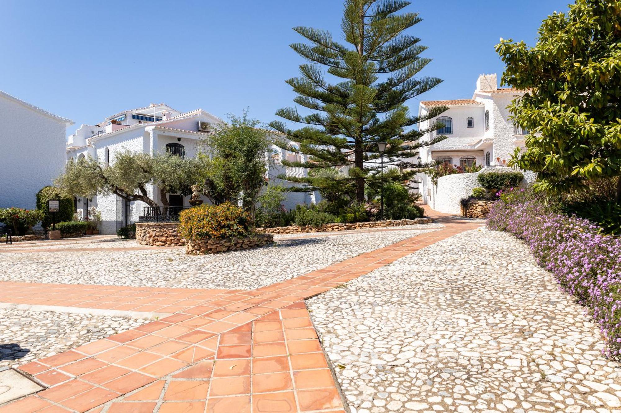 Capistrano Village B, 1 Bedroom + Free Wi-Fi Nerja Exteriér fotografie